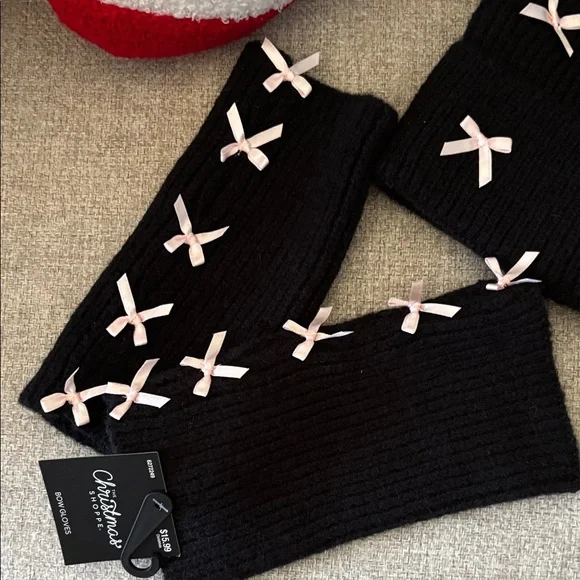 Black Beanie and Glove Set with Pink Bows - Picture 3 of 7